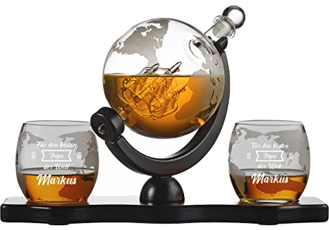 4-TLG Whisky-Set mit Personalisierung - Dekanter 850 ml, 2x Whiskygläser 320 ml, Holztablett - Wunschname - Weltkarte - Geburtstagsgeschenk - Mann, Freund, Papa - Motiv Bester Papa der Welt