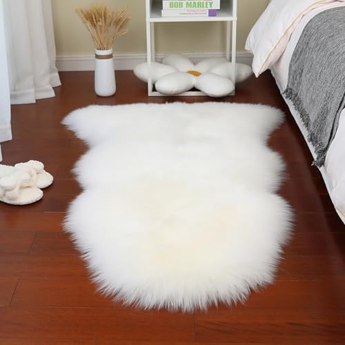 Faux Lammfell Schaffell Teppich 60x90 cm, Lammfellimitat Teppich Flauschiger Weicher Fell TEppich Longhair Fell Lammfellimitat Carpet für Stühle Sofa Schlafzimmer Kinderzimmer (Weiß, Unregelmäßig)