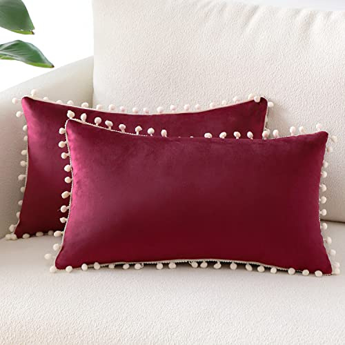 Sungeek Pack von 2 dekorativen Kissenbezügen Weiche Samt-Kissenbezüge mit Pompons und unsichtbarem Reißverschluss Lendenkissen-Bezüge für Zuhause Dekorative Kissenhüllen für Sofa Schlafzimmer