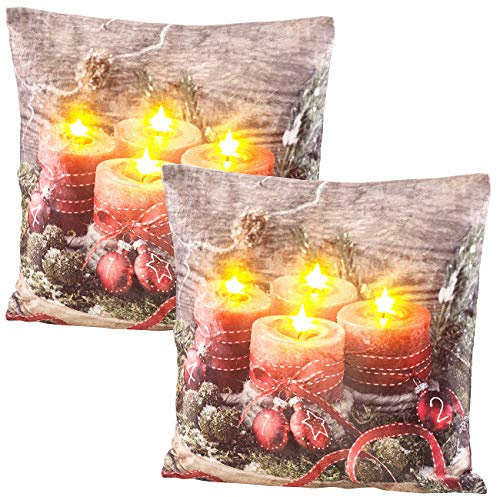 infactory Kissen mit Licht: 2er-Set Deko-Kissen mit Adventskranz-Motiv, 4 LEDs, 45 x 45 cm (LED-Dekokissen Weihnachten, Deko-Weihnachtskissen, Bild)