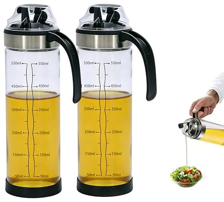 Hynorian Ölflasche 2er Set 550ml Glas mit Staubschutzkappe Ausgießer | Ölspender mit Griff, Messskala, Luftöffnung und Bodenring zum Ausgießen beim Kochen, Würzen, Anrichten und Servieren am Tisch