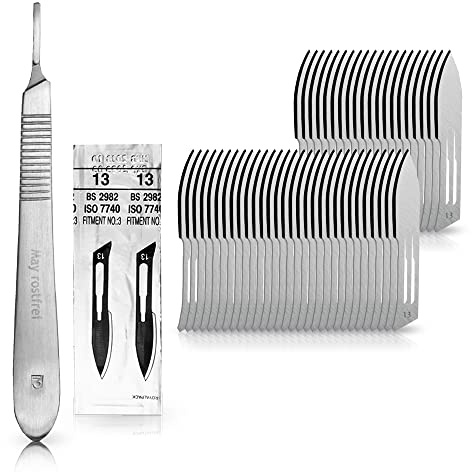 Set - 50 Stück Skalpellklingen Figur 13 aus Karbonstahl - Ersatzklingen einzeln steril verpackt + 1x May - Skalpell-Halter - Edelstahl | Praktisches Profiwerkzeug für Handwerk und Kosmetik. Garantiert exakte Resultate.