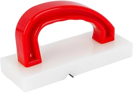 predolo Rabot à Planche à Découper Outil d'Entretien Planche à Découper avec Poignée Matériau PE Métal Retrait Résidus Adapté Cuisine Maison Commerciale, Rouge