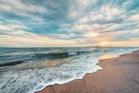 adrium Holz-Bild 80 x 50 cm: Tropischer Strand bei Sonnenuntergang (149156385)