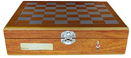 Gamekeepers Cottage gifts Life Guards Chess Set & Pieces With Hip Flask and Stirrup Cups Gift 221