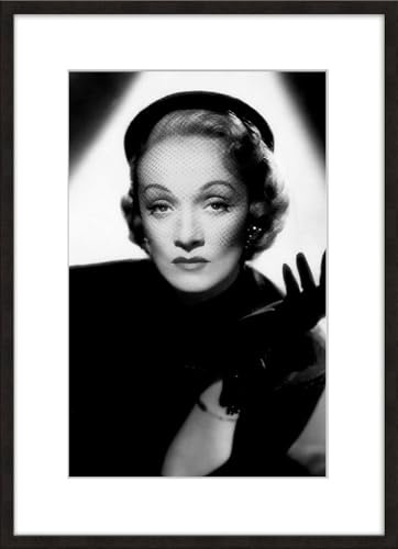 artissimo gerahmtes Poster 50x70 cm Marlene Dietrich PE6582-SC – Schwarz-Weiß Bild mit Rahmen, Kunstdruck mit Passepartout, Hollywood Stars Wandbild Vintage Hochformat