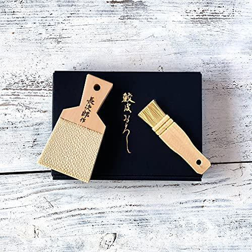 Rallador tradicional japonés para wasabi y jengibre, fabricado en Japón (con un práctico cepillo, rallador de tamaño mediano)