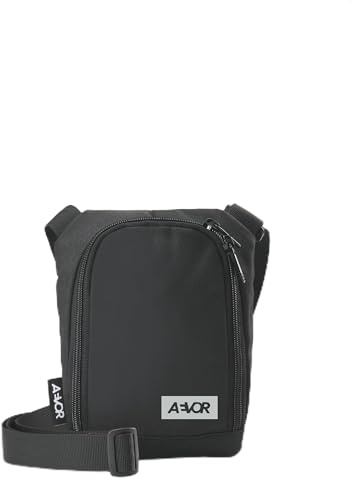 AEVOR Schwarze Cross-Body Bag, wasserabweisende Gürteltasche, verstellbarer Schultergurt, Reißverschluss, Kuriertasche, Black Eclipse, schwarz