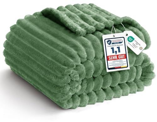 WAVVE Kuscheldecke Flauschig Decke Klein Grün 130x150cm - weiche Flanell Fleecedecke, Sofadecke & Couchdecke, Warme Korddecke für Wohnzimmer Deko, Gemütlicher Sofaüberwurf Tagesdecke