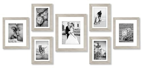 Americanflat Set Cornici Foto da Parete, 7 Pezzi, Effetto Legno di Mare - Una Cornice da 28x36 cm, Due da 20x25 cm e Quattro Cornici 13x18 cm - Composizione Portafoto da Parete con Vetro Infrangibile