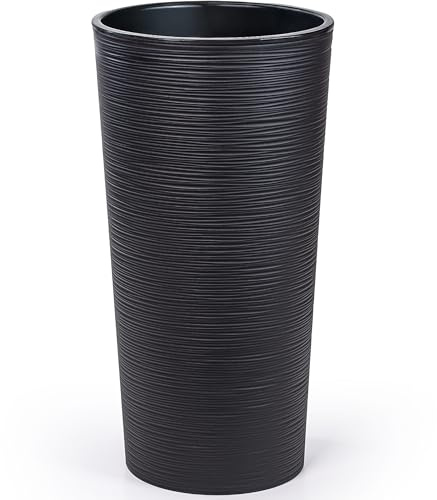 KONZEPT Blumentopf hoch 57 cm mit Einsatz – Pflanzkübel groß in Meißel-Optik, Übertopf 29,5 cm Durchmesser aus Kunststoff, UV- & wetterbeständig, für Innen & Außen, Schwarz
