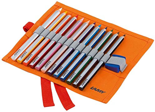 Lamy 1226067 4plus Farbstifte 525 12er-Set: Farbstiftrolle mit 12 Farbstiften aus hochwertigem Zedernholz mit ergonomischer Dreieckform und hoher Farbbrillanz – Superdicke Mine Ø 6,25 mm