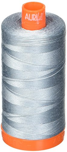 Aurifil A1050-2610 Mako bomullstråd solid 50WT 1422Yds ljusblå grå