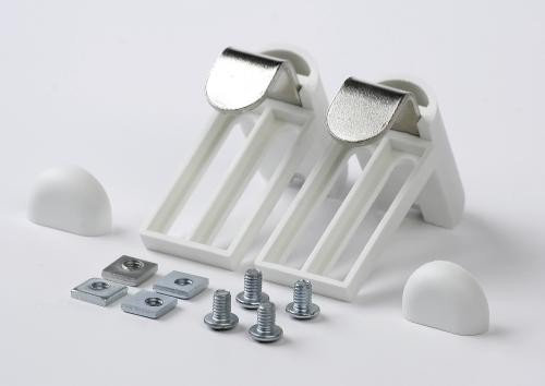 Universal-Klemmträger zur Befestigung von Jalousien, Rollos und Plissees ~ Material: Kunststoff ~ Farbe: Weiß ~ Lieferumfang: 1 Paar Klemmträger, 2 Paar Schrauben, 2 Paar Muttern