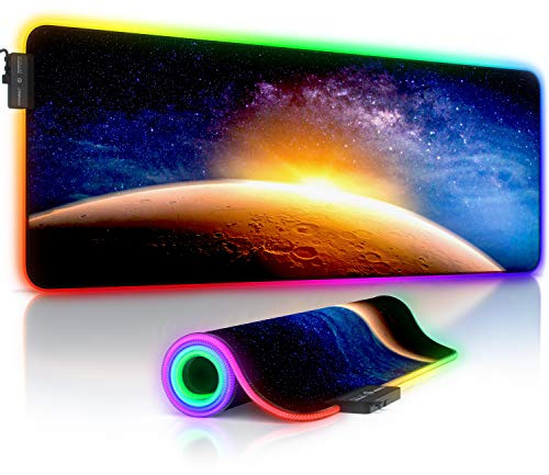 Titanwolf - RGB Gaming Mauspad XXL - LED Schreibtischunterlage 800x300 mm - Multi Color Mousepad - 11 Beleuchtungs-Modi - 7 Farben Plus 4 Effektmodi - Abwaschbar - Stars & Mars