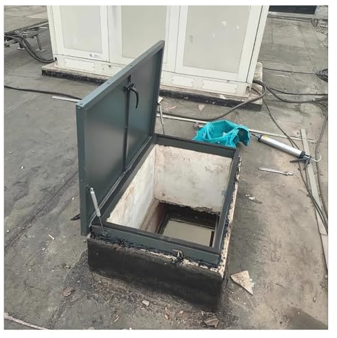 Trappe d'accès de toit en acier de grande taille avec poignée et vérin à gaz, couvercle de regard commercial, protection contre la pluie pour puits de lumière, panneau d'entrée de plafond gr