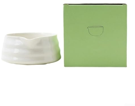 Bol à matcha authentique fabriqué à la main avec bec verseur, fabriqué à partir de faïence sûre pour améliorer le rituel du matcha pour la préparation du thé (blanc)