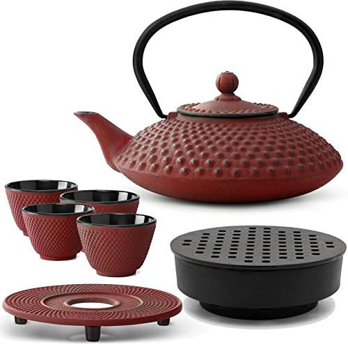 Bredemeijer Teekanne Set Gusseisen 1.25 Liter - flacher roter Teekessel mit Edelstahl Tee-Filter Sieb-Einsatz für losen Tee & Untersatz & Teewärmer & 4 Teetassen (Becher)