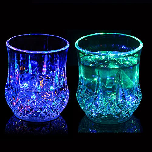 XGOPTS Leuchtend Becher 200ml Trinkbecher Blinklicht Trinkgläser Lichteffekt Blitzbecher Schnapsgläser Plastik Cocktailglas Farbwechsel Champagnerbecher Einzigartig Bunt Pubglas