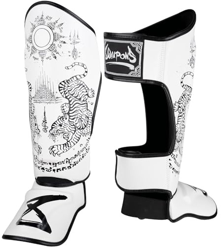 8 WEAPONS Schienbeinschoner Sak Yant Tiger, Weiß-schwarz, Training & Wettkampf, Hochwertiges Kunstleder und perfekte Dämpfung, Muay Thai, K1, MMA, Karate & Kickboxen