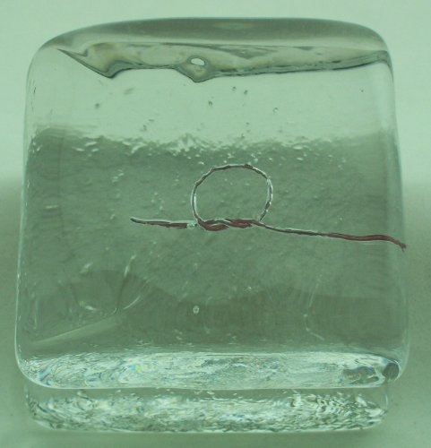 Ullmannglass Briefbeschwerer aus Bleikristall mit roter Schleife