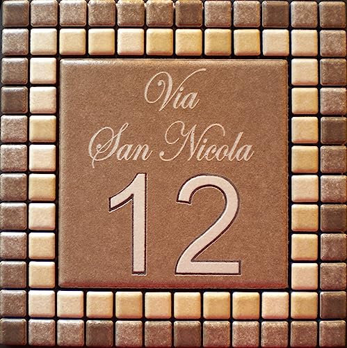 GUIZZO Creart - Numero Civico Esterno Personalizzato in Ceramica, Targhetta Personalizzata Via/Nomi con Cornice Mosaico, Targhetta Porta Ingresso Personalizzata Made in Italy, 14x14H cm, Marrone/Beige