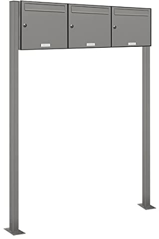 AL Briefkastensysteme 3er Standbriefkasten in Aluminiumgrau RAL 9007 als 3 Fach Briefkastenanlage DIN A4 in Postkasten Briefkasten Design modern