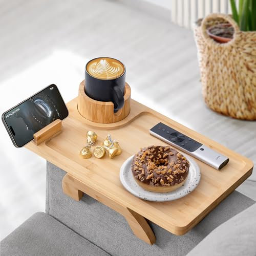 ROCDEER Sofa-Armlehnen-Tablett, großes Bambus-Couch-Holder mit Getränkehalter, tragbares Sofa-Tablett für Snacks, Getränke und Fernbedienungen, rutschfest und verschüttungssicher