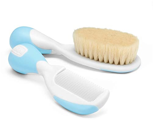 Chicco Set de Cepillo y Peine para Bebé, Cepillo con Cerdas Suaves Naturales, Puntas Redondeadas, Mango Antideslizante, Regalo para Bebés, Esencial en el Neceser del Bebé, Color Azul