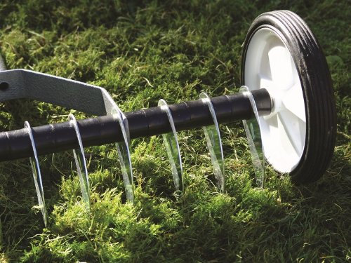 Greenkey Lawn Scarifying Thatch Rake with Telescopic Handle - Perfect for removing moss and thatch from your lawn