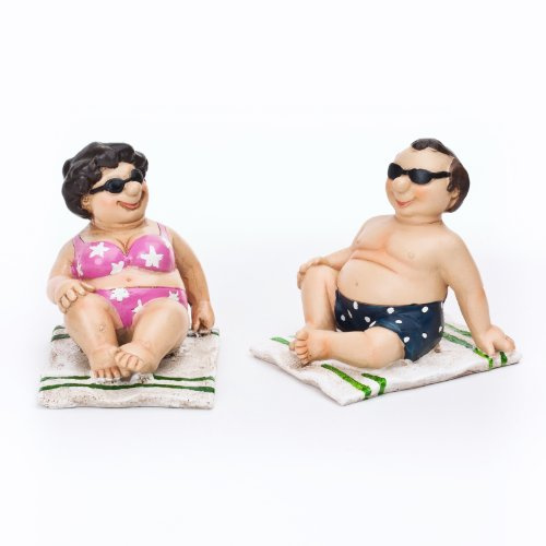 dio Turisti sulla spiaggia vacanzieri sul telo da bagno con occhiali da sole, bikini e costume da bagno