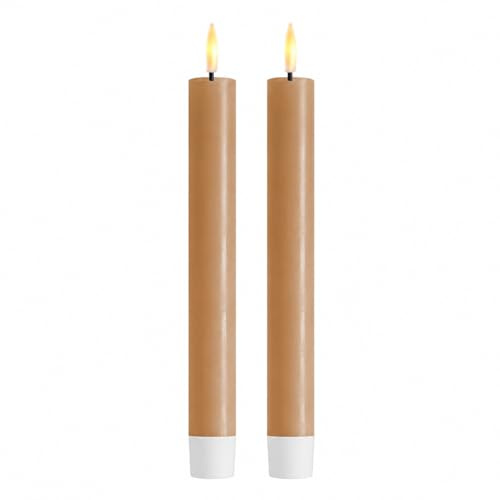 ReWu LED Stabkerze 2er Deluxe Homeart, Indoor LED-Stabkerze mit realistischer Flamme auf einem Echtwachsspiegel, warmweißes Licht - Karamellbraun Stabkerze 15 cm