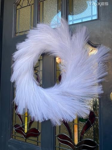 Kranz aus künstlichem Pampasgras – Flauschiger künstlicher Look – hängende Wand- oder Türdekoration – Weihnachtsdekoration, künstliches Laub – für den Innen- und Außenbereich. – von TRIXES