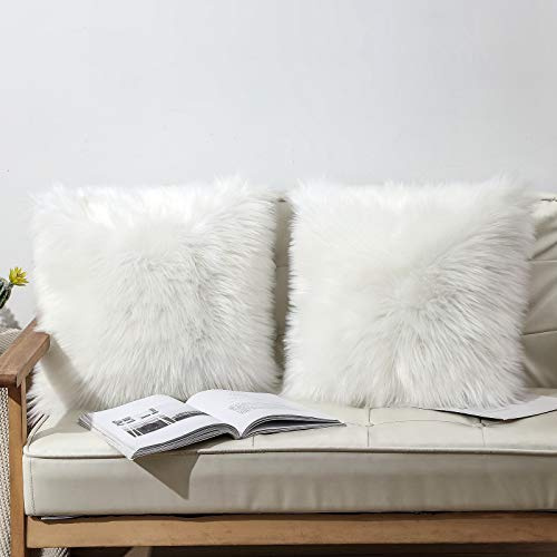OYIMUA Lot de 2 Housses de Coussin décoratives Douces en Fourrure d'agneau synthétique à Poils Longs - pour canapé (Blanc, 40 x 40 cm)