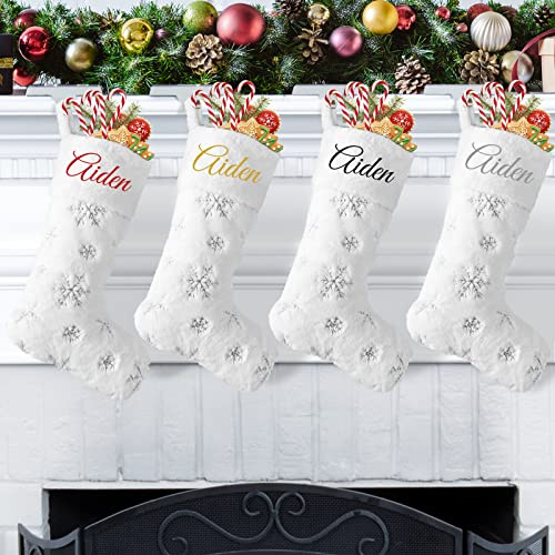 DecroXmas Personalisierte Weihnachtsstrümpfe mit Namen, Weihnachtsstrümpfe Custom Name 3 Pack White Plüsch Silber Pailletten Schneeflocke Stickstrümpfe Bulk Candy Bag für Kamin