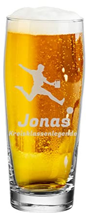 LUXENTU Bierglas mit Gravur, Willi Becher mit 0,5 Liter Eichung, Persönliche Lasergravur mit Name & Fußball-Motiv, Stürmer mit Bierkrug