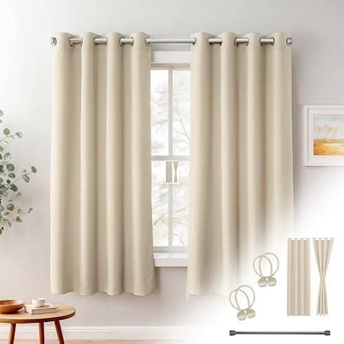 Praktisches Set ohne Bohren: 2x Vorhang + 1x Klemmstange silber 70-120 cm + 2x Raffhalter mit Magnet blickdicht & verdunkelnd, als Raumteiler, Fenster & Tür Beige Thermovorhang 160x135cm