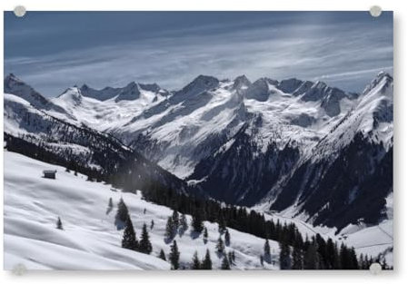 artboxONE Acrylglasbild 75x50 cm Reise Kleine Hütte - verschneite Berge - Bild Berge berghütte Fotografie