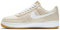 NIKE Air Force 1 '07 PRM, Sneaker Hombre, Multicolor Light Cream White Crimson Tint 000, 40 EU