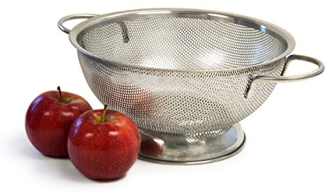 Culina® 25cm Präzision Perforiertes Edelstahl Küchensieb Seiher mit Griffen und Standfuß