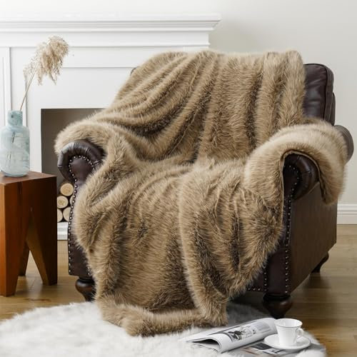 CLOYAO Kuschelige Kunstfelldecke 127x152 cm,Decke aus Kunstfell Große,Sofadecke,Couchdecke,Flauschig warme Winterdecke für Bett,Sofa,Tagesdecke oder Fellkissen (Khaki)