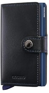 Secrid Il MiniWallet presenta delle dimensioni compatte, ma ha una capacità sorprendente. Il rivestimento in pelle esterno può contenere banconote, scontrini e tessere, mentre nel Cardprotector in all