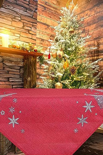 KAMACA Tischdecke Mitteldecke 85x85 cm mit filigraner Stickerei Küche Esstisch Tisch Dekoration Eyecatcher in Herbst Winter Weihnachten (Tannenbäume rot)