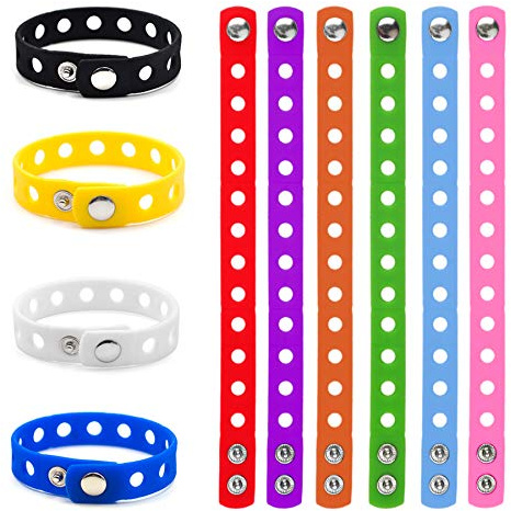 GOGO 10 Stück Silikon Armbänder mit Löchern für Charms Verstellbare Gummi Armbänder für Schuhanhänger Partyzubehör- Sortiert