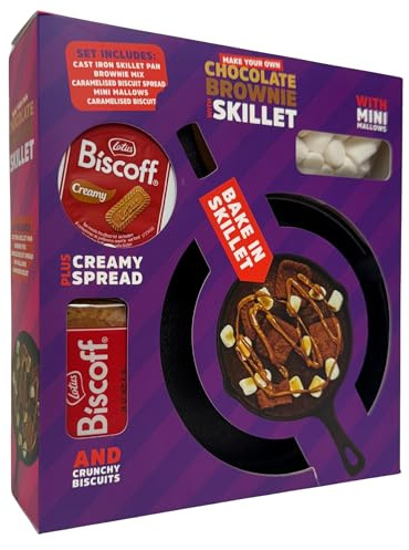 Chocolate Brownie and Lotus Biscoff Skillet Gift Set, Make Your Own Brownie - Contains Cast Iron Skillet, Brownie Mix, Creamy Spread, Crunchy Biscuit, Mini Mallows, Ideal Christmas or Birthday Present