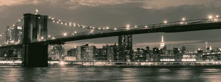 AluVerbund-Bild 130 x 50 cm: Vintage -Bild der Brooklyn Bridge nachts mit Reflexionen am East River beleuchtet(65828274)
