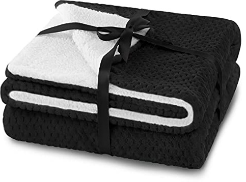 AmeliaHome Kuscheldecke 170x210 cm zarte Steppung Sherpa Lammfelloptik Wohndecke Shleepy Schwarz