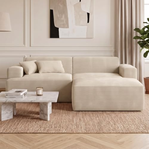 skølm Freki Cloud Couch aus Cord, 2-Sitzer, Beige, 2 Kissen, mit Hocker | L-Form Ecksofa, Vollschaumcouch mit Federkern & Vakuum-Kompression, 230 cm breit, kein Aufbau erforderlich, Wohnzimmersofa