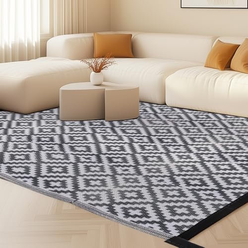 ASelected Reversible Geometric Recycled Plastic Outdoor Rug, White