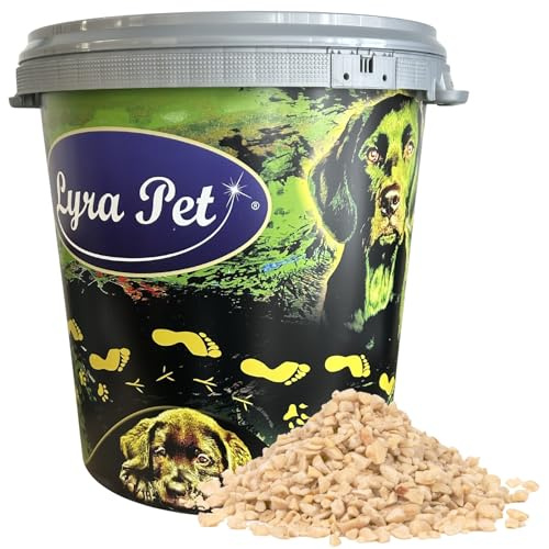 Lyra Pet® 10 kg Erdnusskerne weiß gehackt in 30 L Tonne Vogelfutter | Ideal für kleine Vögel & Jungtiere - Wildvogelfutter für Sommer & Winter - Fetthaltig & Nährstoffreich - Energiespender
